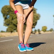 runner holding her knee   