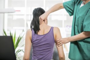 woman neck pain chiropractor