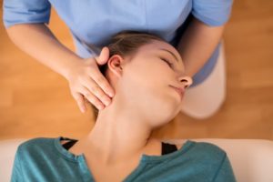 chiropractor in Dallas treating a patient with neck pain