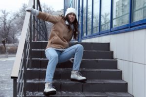 woman who slipped and fell on stairs